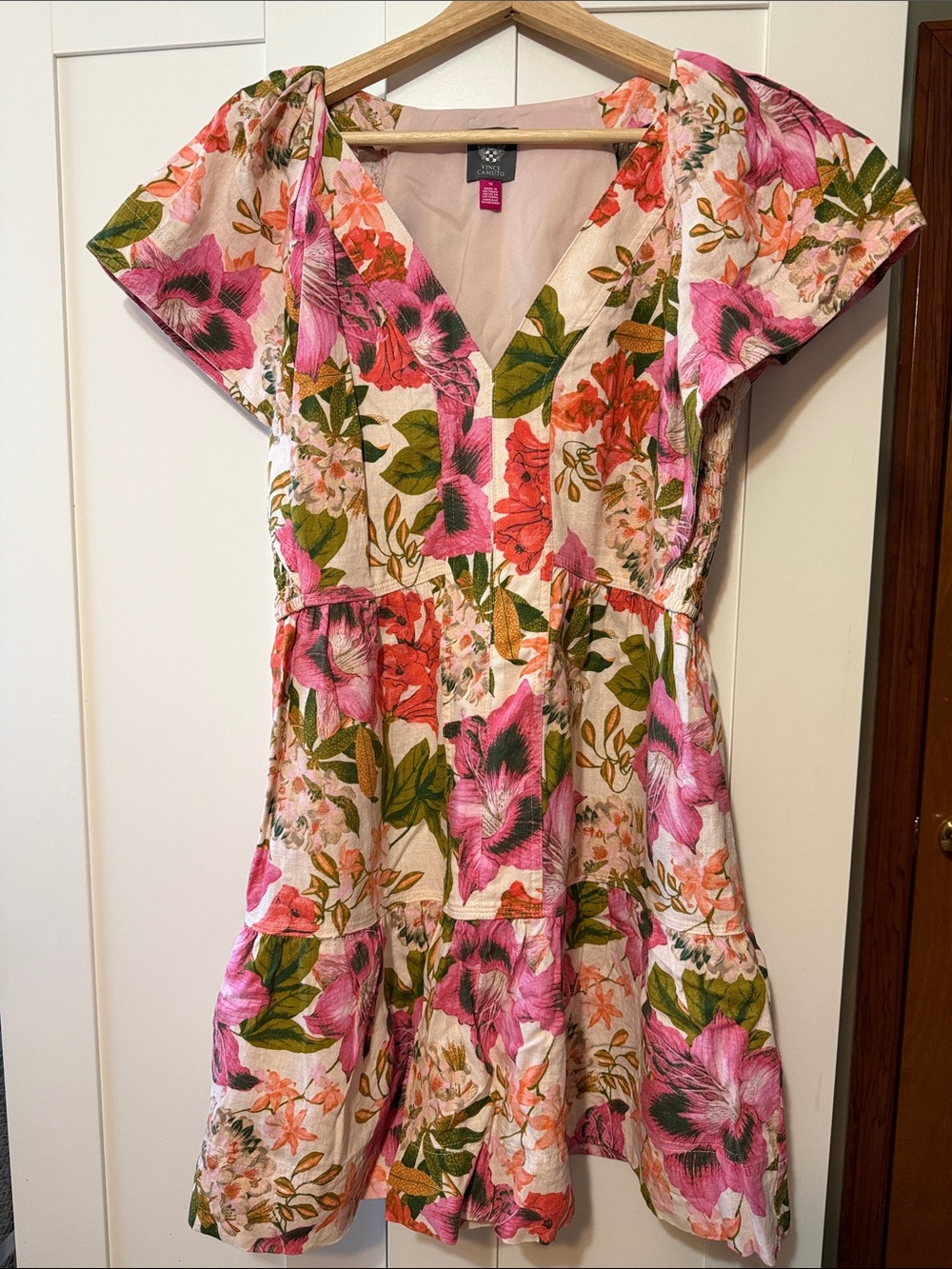 Vince Camuto Pink Floral V‑Neck Tiered Dress